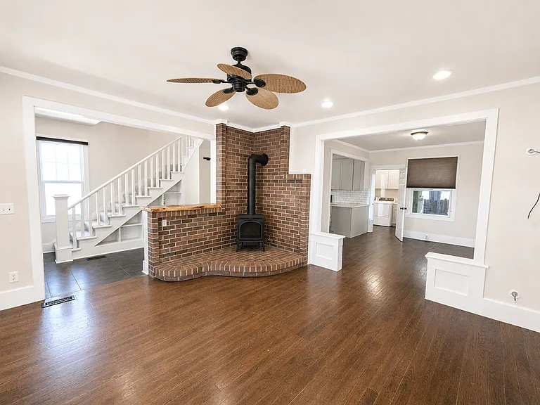146 NW Jefferson Pl — Photo 9