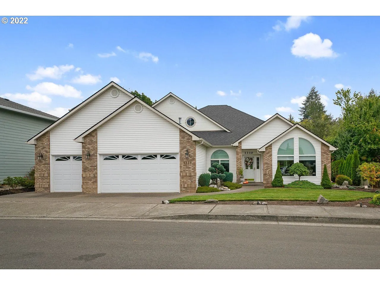 1310 Hidden Creek Dr NE photo 1