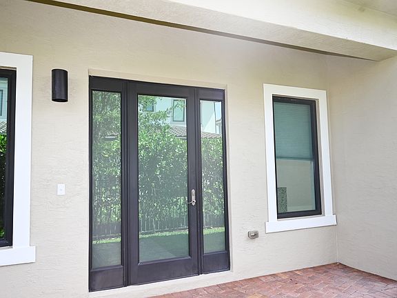 3rd image of 5915 Brookfield Cir E