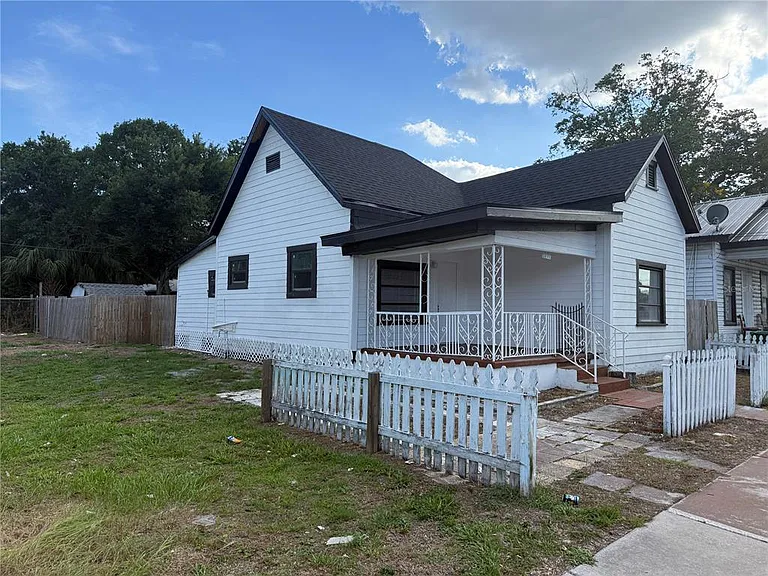 2116 W Pine St — Photo 2