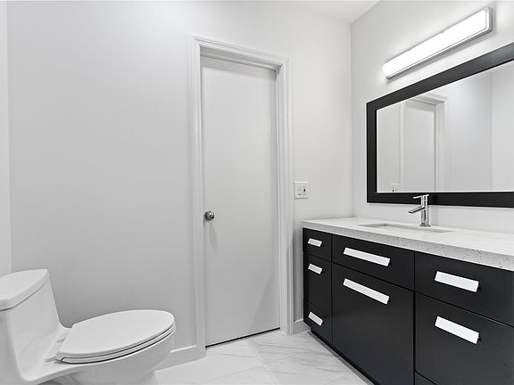 4th image of 2426 SE 17th Street #207A