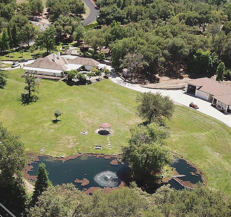 2nd image of 10 Whittington Dr