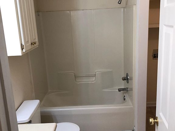 4th image of 3201 Tyndall Dr APT B
