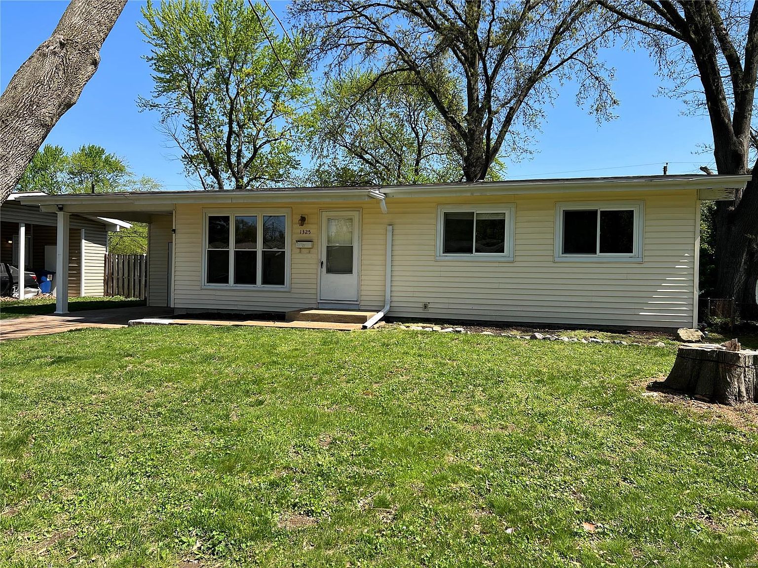 1325 Estes Dr, Florissant, MO 63031 Zillow