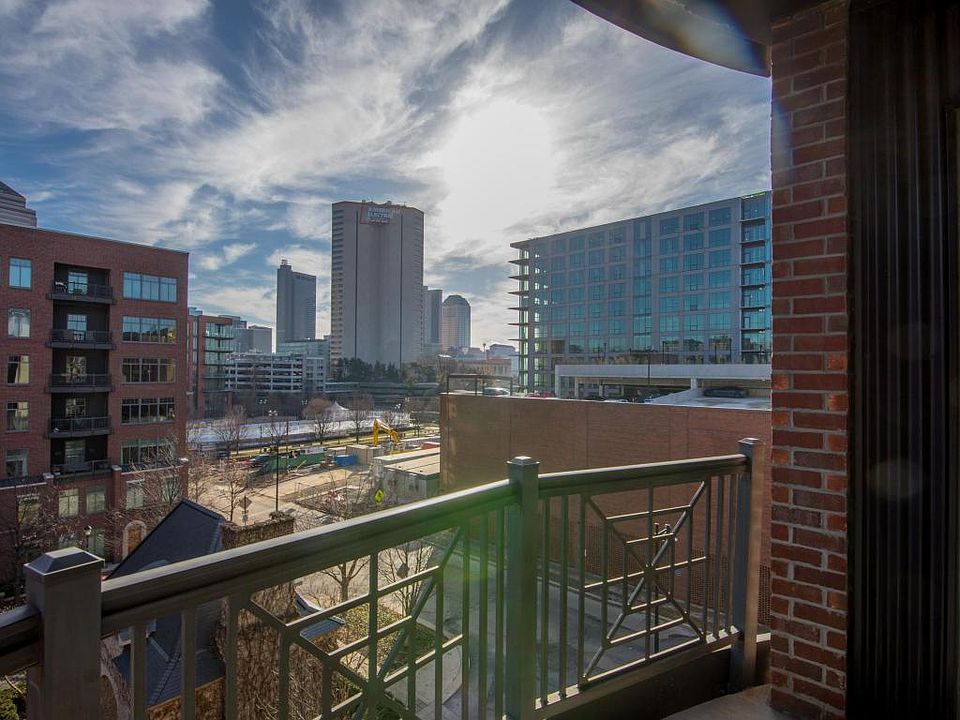 1st image of 251 Burnham Sq