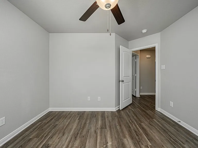 517 Fallbrook Dr — Photo 33