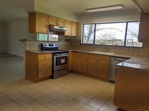 (undisclosed Address), Fresno, CA 93706