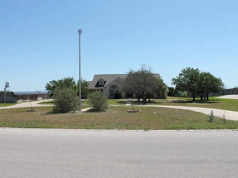 336 Skyline Dr — Photo 1