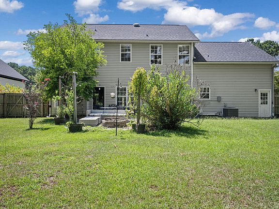 5th image of 102 Maplewood Ct