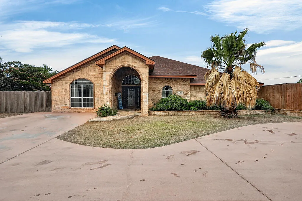 4 bed, 4.0 bath, 2917 sqft, $4,000 — Photo 1