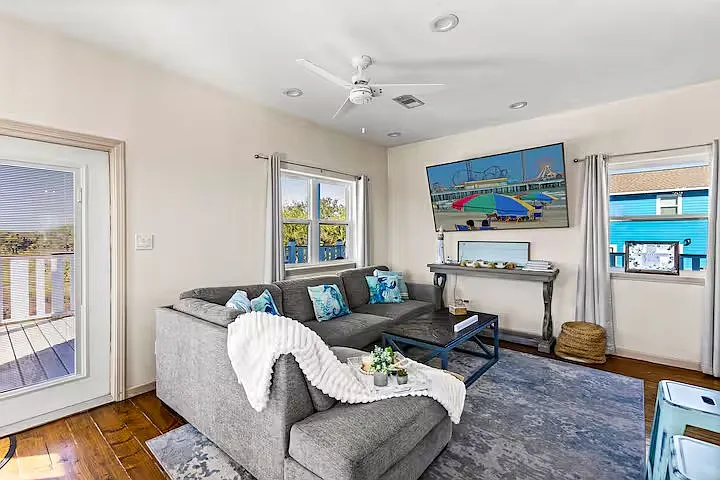 3 bed, 1679 sqft, $3,500 — Photo 2