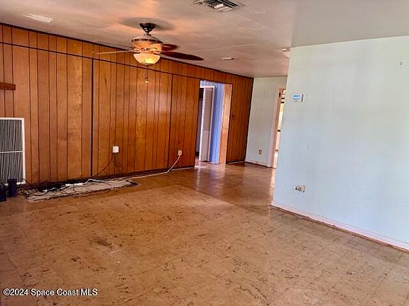 5th image of 135 Beverly St