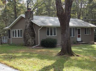 184 Oak Ln, Cresco, PA 18326