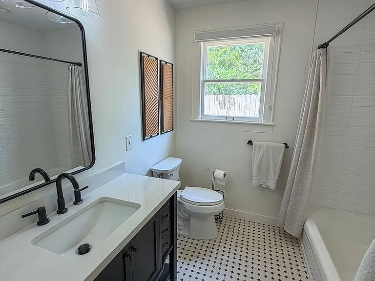 919 SW 6th Ave — Photo 14