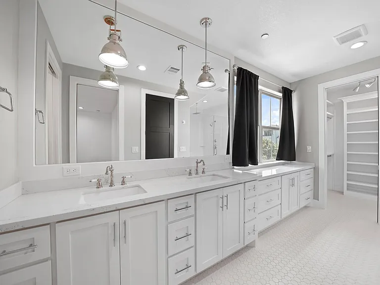 5345 Larkin St — Photo 11