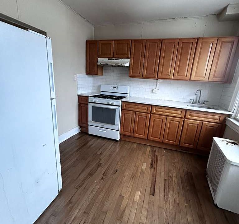 2nd image of 35 Altonwood Pl APT 1