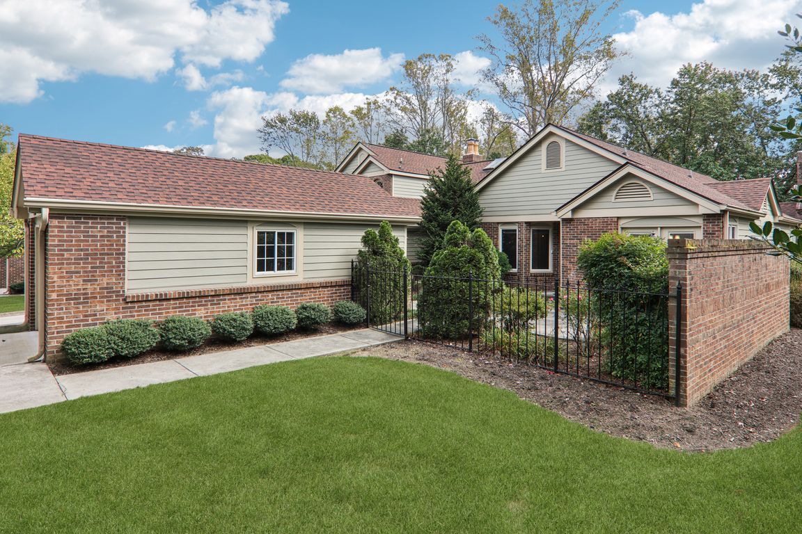 Glenbrook Dr-L1110-011.jpg