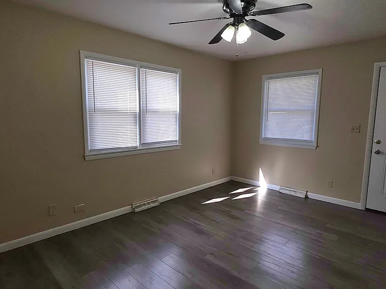 826-830 S Link Ave — Photo 2
