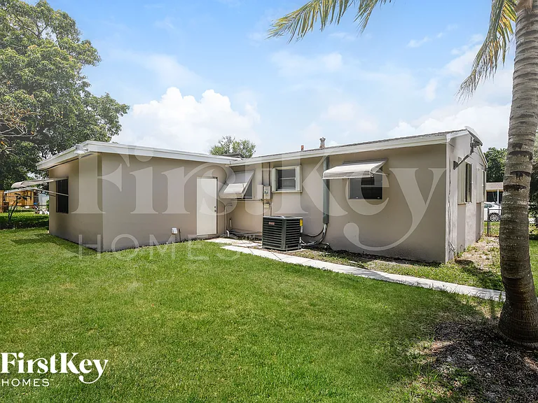 1121 NW 23rd Ter — Photo 18
