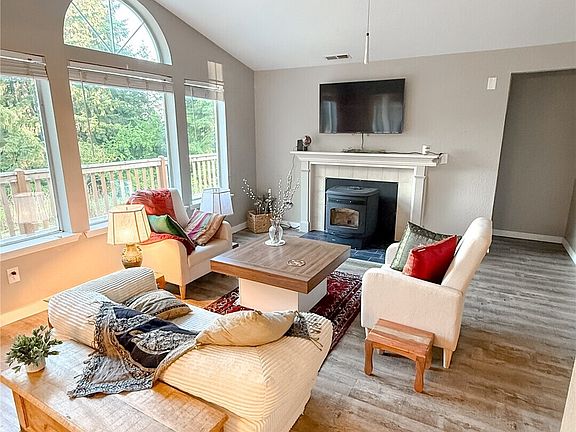 4th image of 32115 71st Avenue Ct E