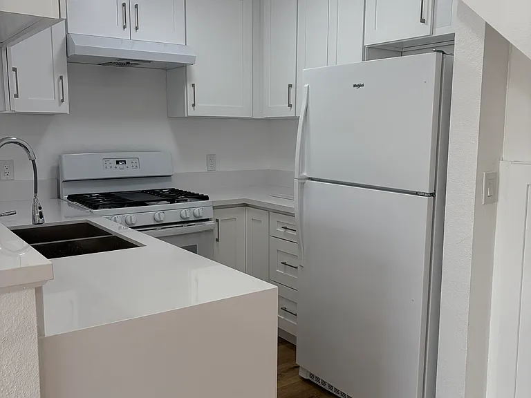 5257 Willowcrest Ave — Photo 9
