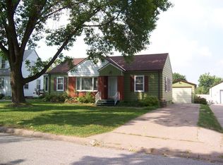 107 Middle Rd, Muscatine, IA 52761