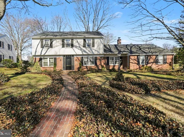 2 Plymouth Cir, Hershey, PA 17033