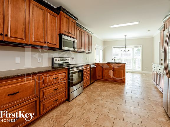 5th image of 121 Sawgrass Ln N