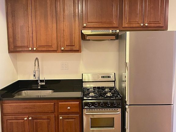 4th image of 321 W 80th St #12A
