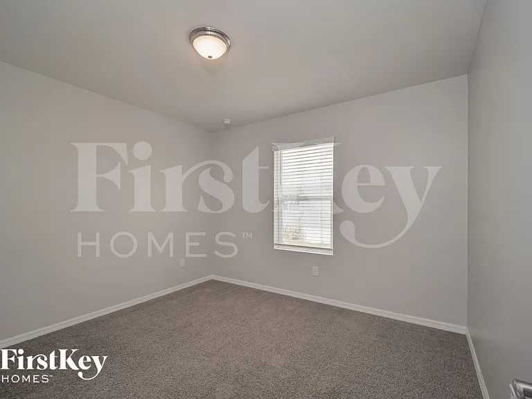 217 SE 27th St — Photo 16