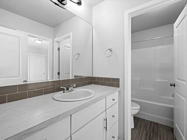 5329 Remington Dr — Photo 12