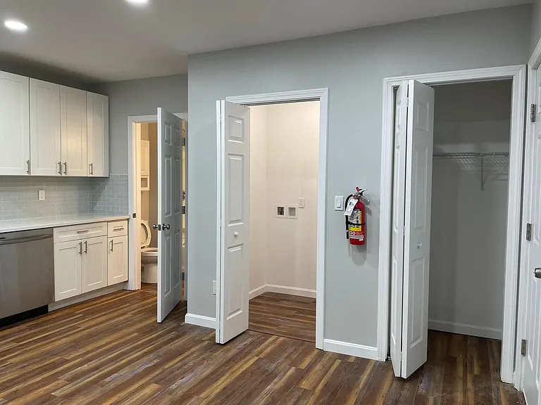 10 Mayhew St #1 — Photo 7