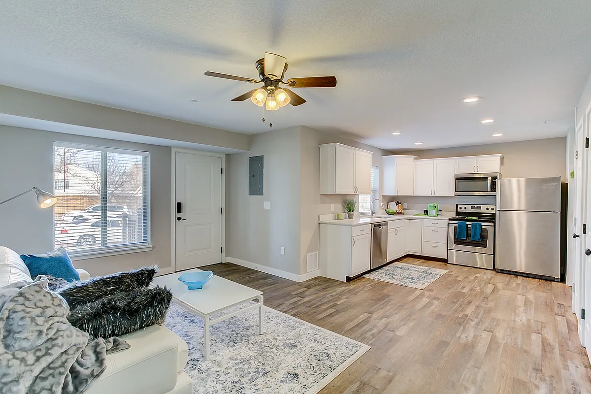 Building Photo - 2735 E San Miguel St #101