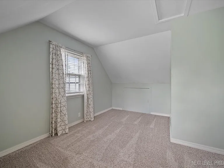 40 S Pine St — Photo 17