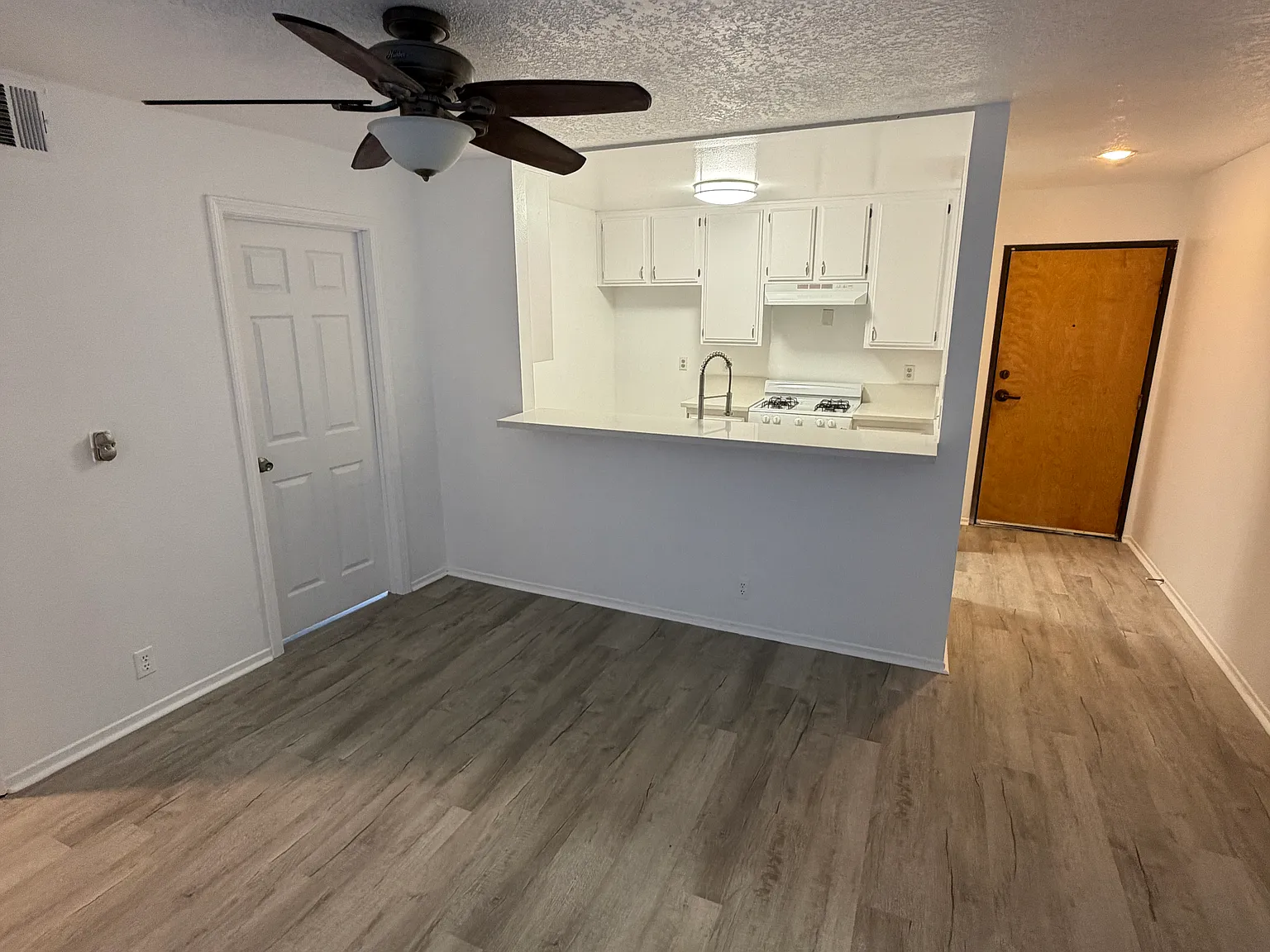 2 bed, 1100 sqft, $2,450 — Photo 2
