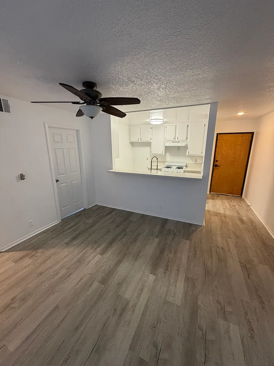 Building Photo - 4434 Fulton Ave #205