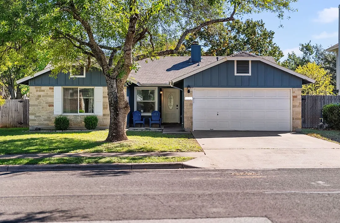 4 bed, $4,800 — Photo 1
