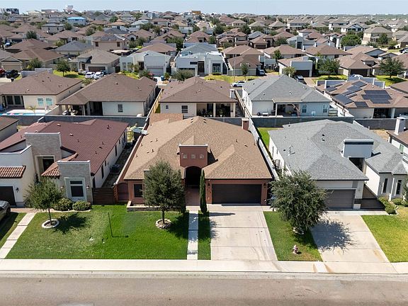 3rd image of 216 Twin Oak Dr