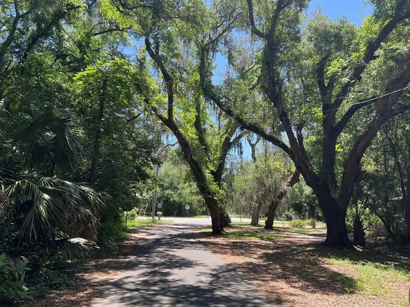 245 7th St, Apalachicola, FL 32320