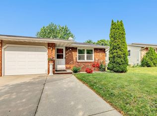 852 Edgewood Dr, Green Bay, WI 54311