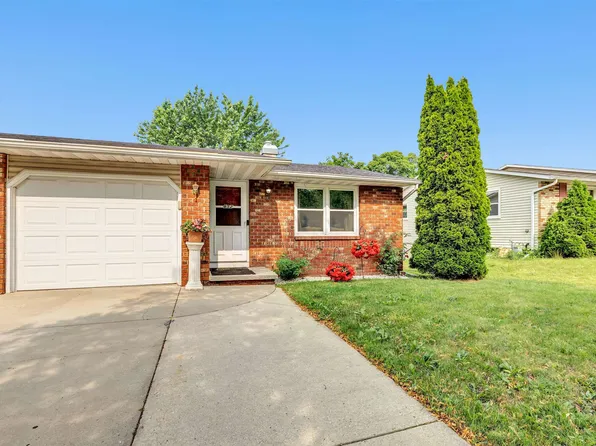 852 Edgewood Dr, Green Bay, WI 54311