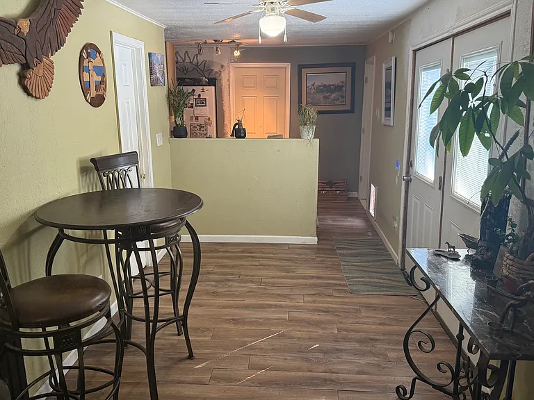 590 E College St — Photo 5