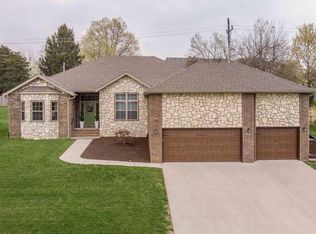 1524 S Essex Rd, Springfield, MO 65809