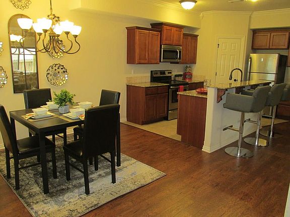 3rd image of 567 N Wordsworth Ln
