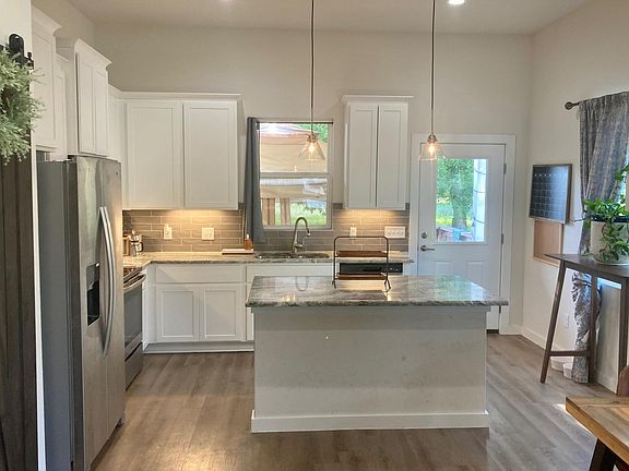 4th image of 135 Koele Ct