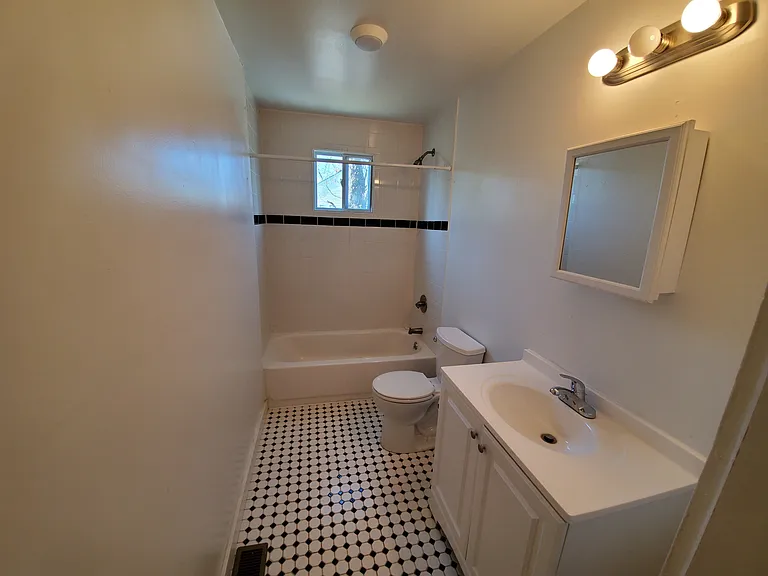 43 Madison Pl — Photo 8