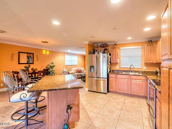 3rd image of 70 Woodbourne Ln