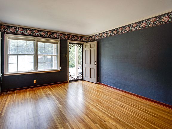 3rd image of 5240 Edenshire Ave