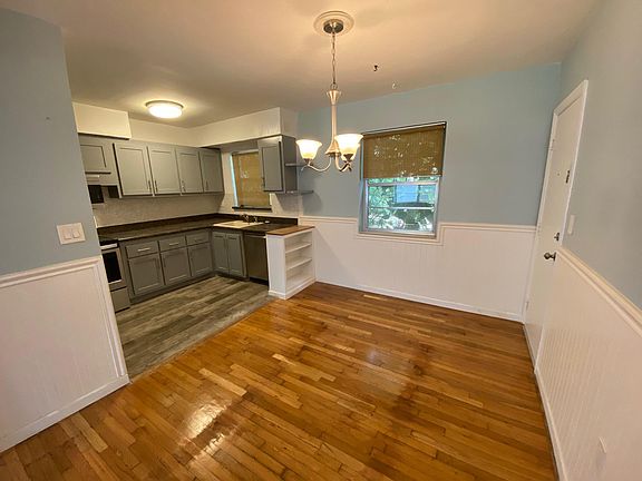Dining room, kitchen (courtyard view)
