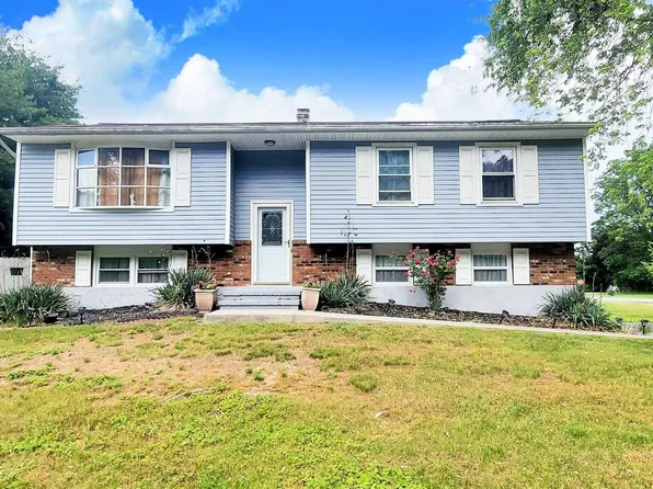 92 W LONG MEADOW Drive, Staatsburg, NY 12580